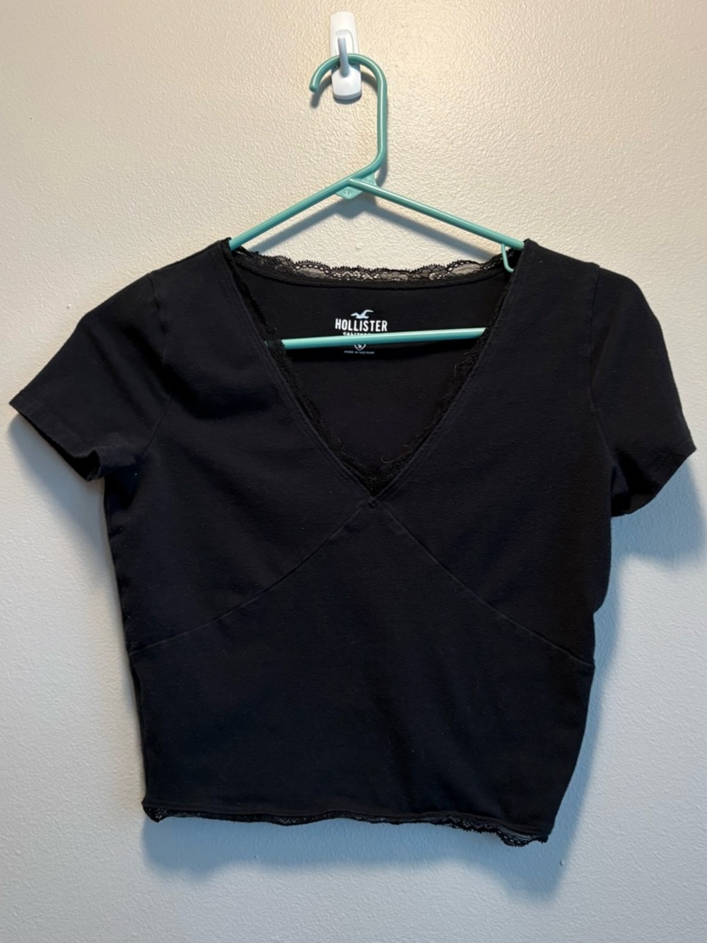 Hollister Black Lace Trim Baby Tee | Cropped Fit | Size Small